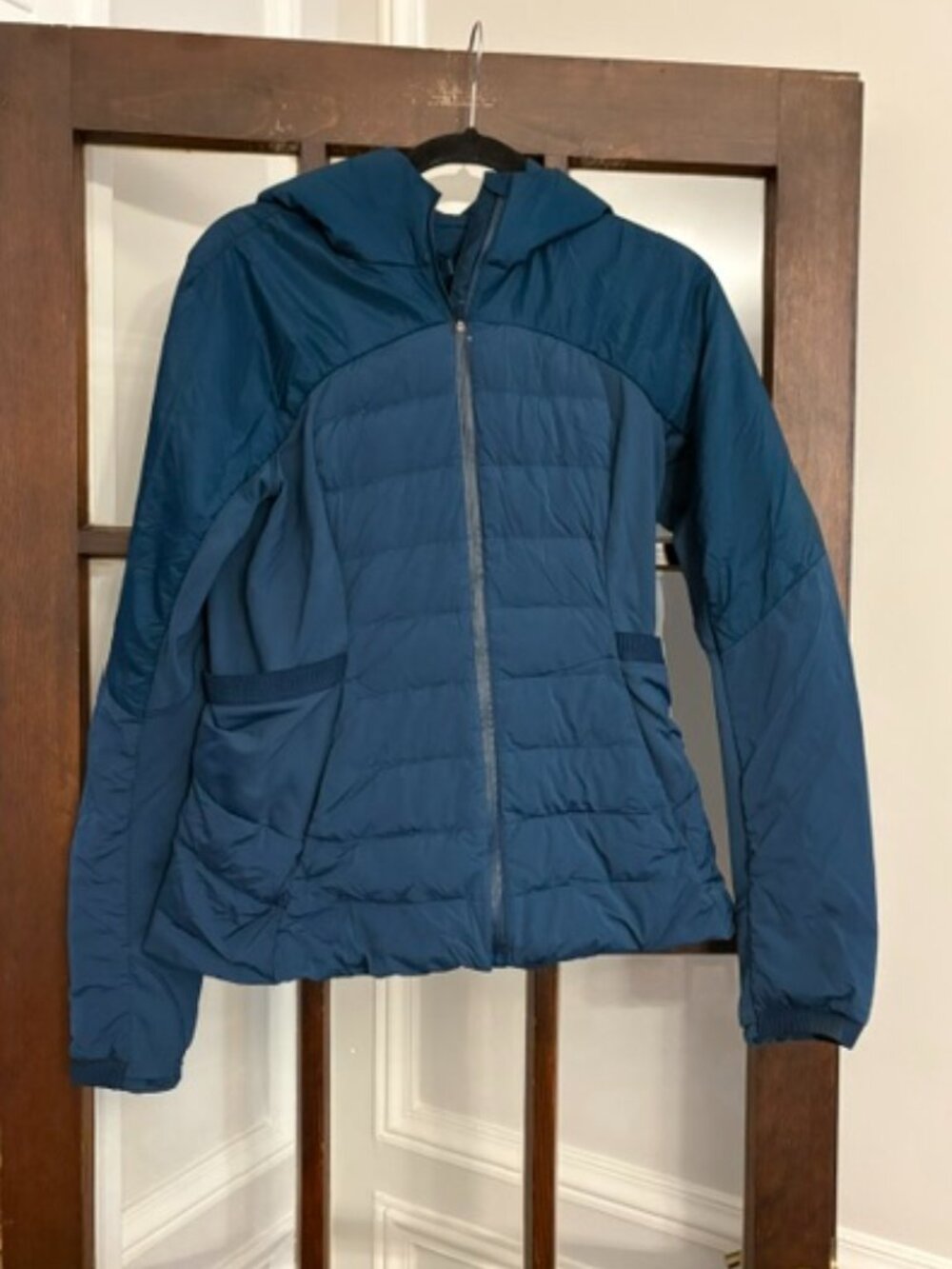 Lululemon Down for it All Hooded Puffer Jacket in Blue, Size 10